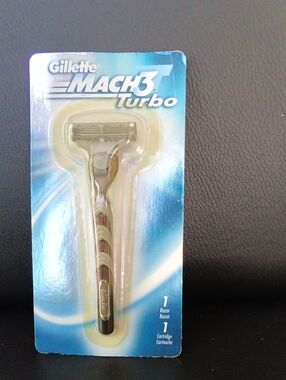 Gillette Razor With Ergonomic Metal Handle - Unisex - Model Mach3 Turbo